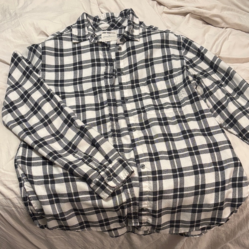 American Eagle Outfitters White and Black Plaid Button-Down Shirt